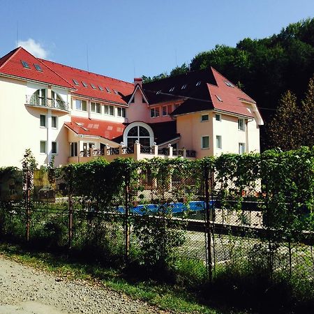 Hôtel Sonyachna Polyana Extérieur photo