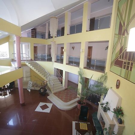Hôtel Sonyachna Polyana Extérieur photo