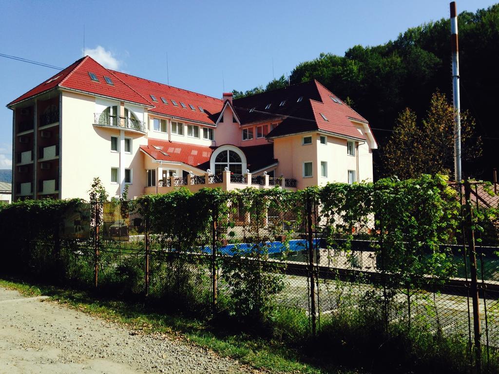 Hôtel Sonyachna Polyana Extérieur photo