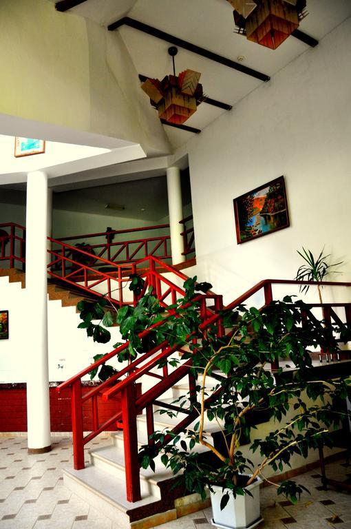 Hôtel Sonyachna Polyana Extérieur photo
