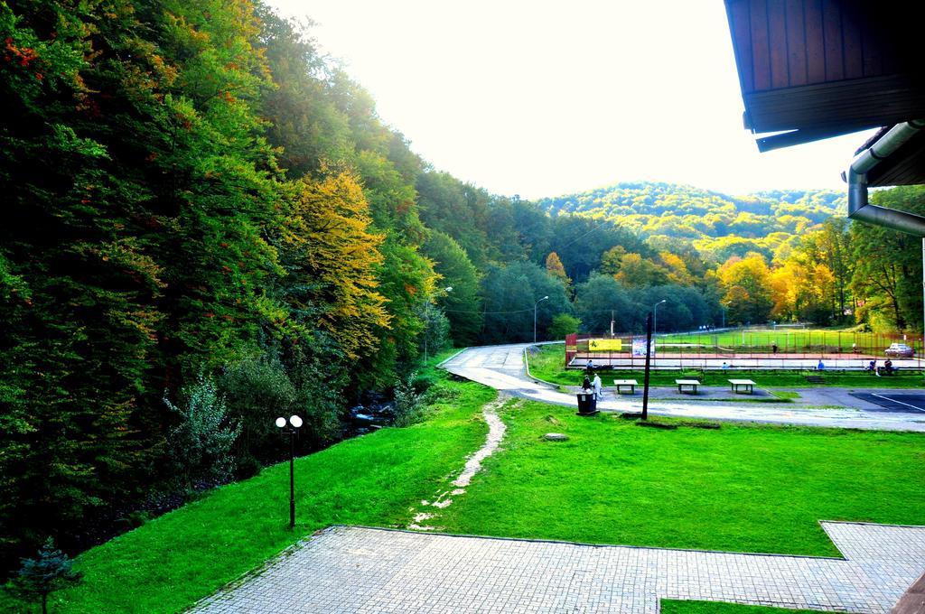 Hôtel Sonyachna Polyana Extérieur photo