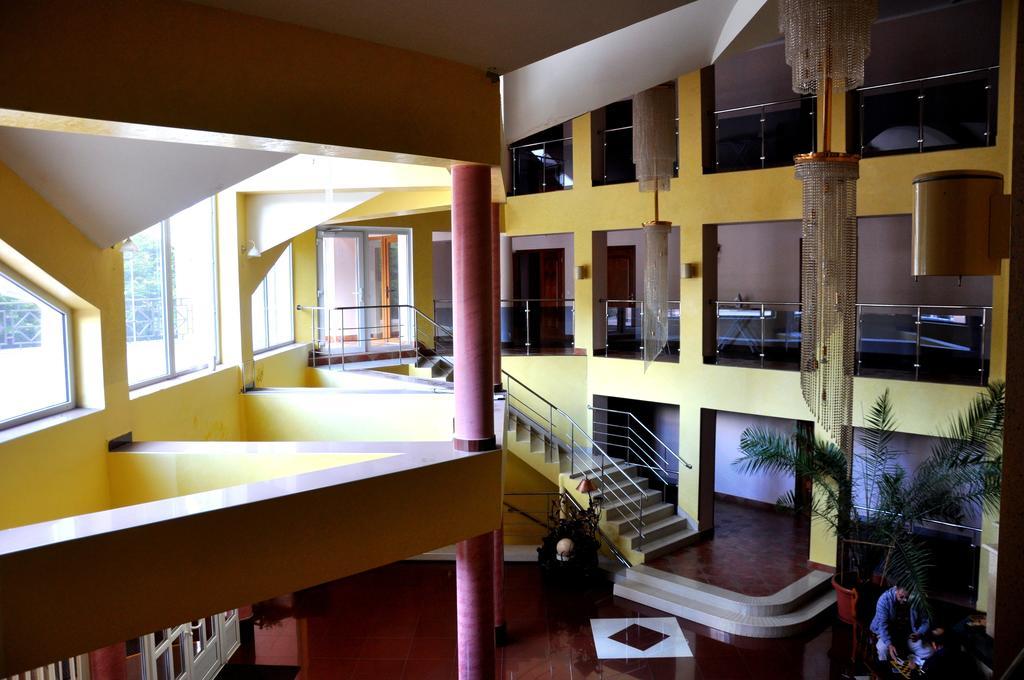 Hôtel Sonyachna Polyana Extérieur photo