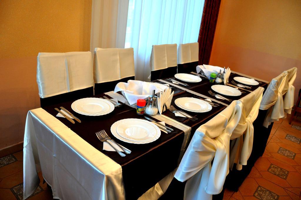 Hôtel Sonyachna Polyana Extérieur photo