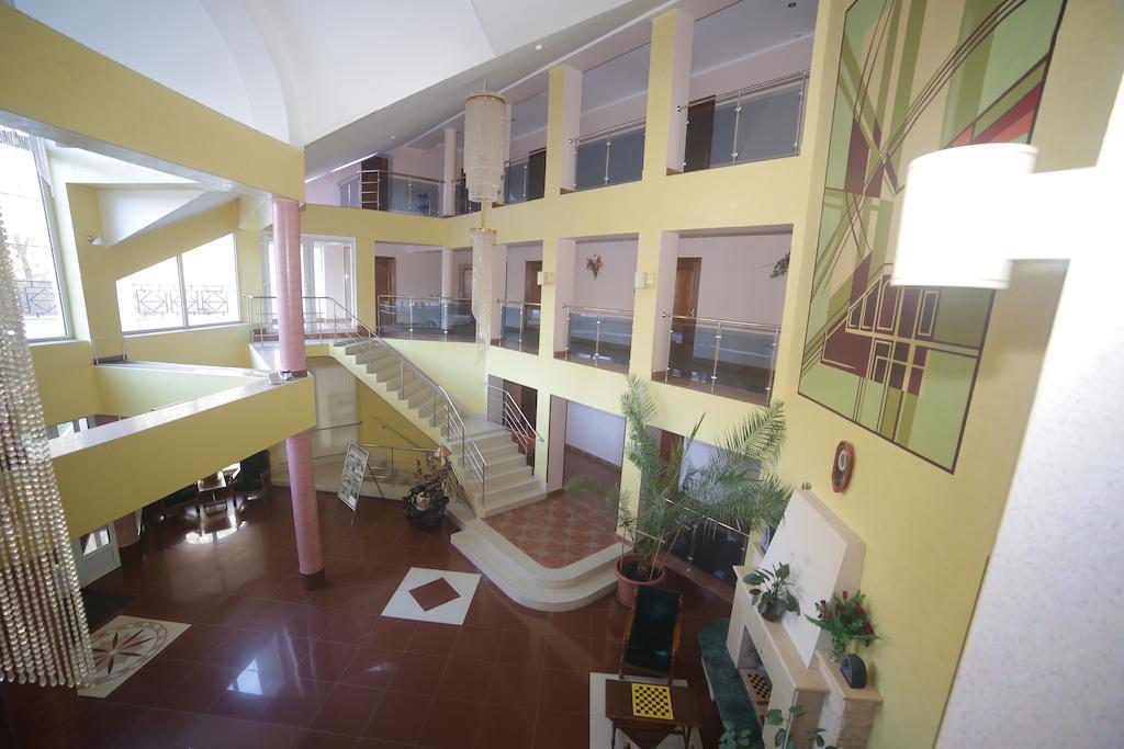 Hôtel Sonyachna Polyana Extérieur photo